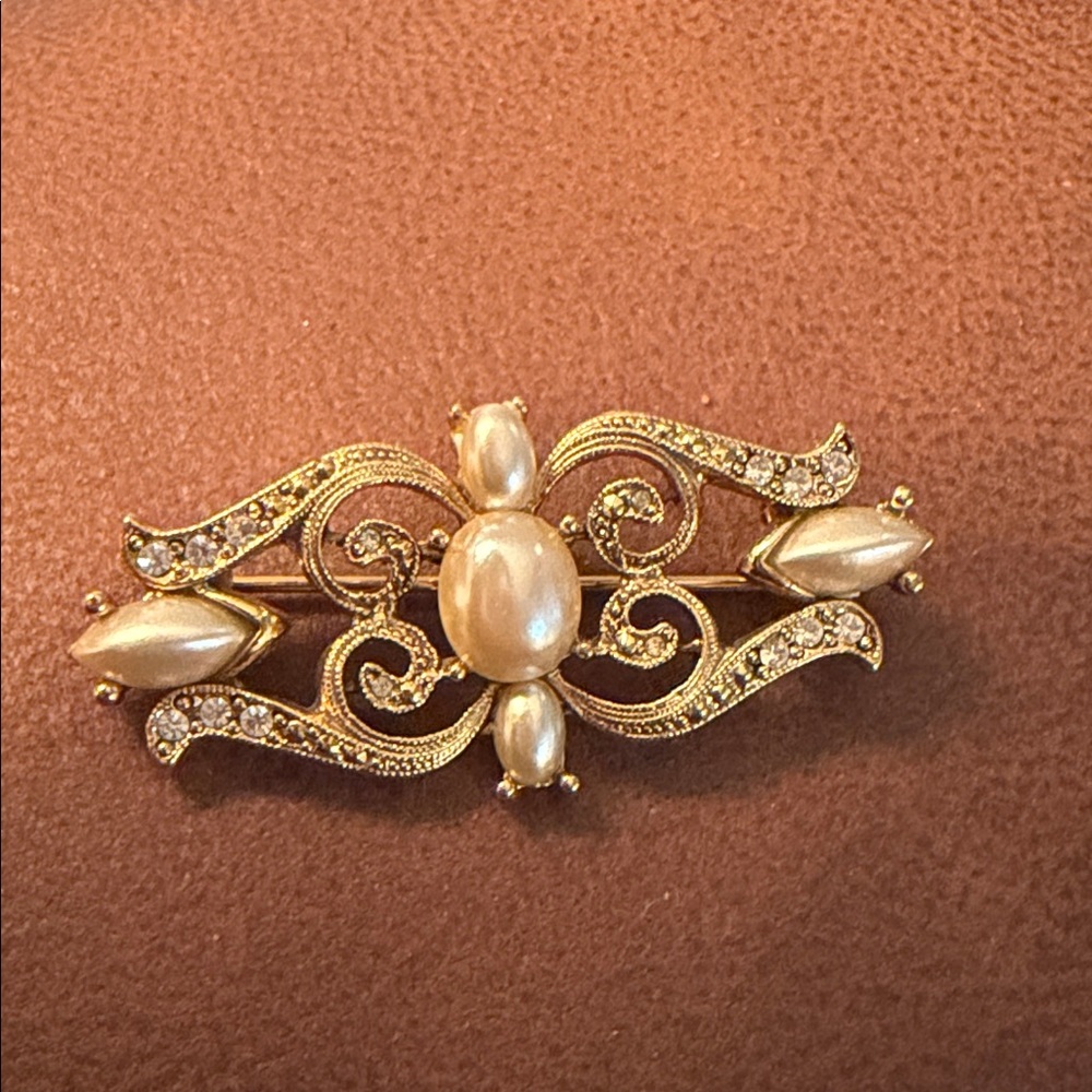 Gold Pearlescent Filigree Bar Brooch - Elegant Women's Jewelry